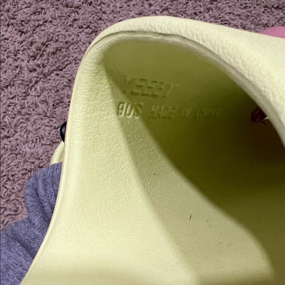 Yeezy Slide - Picture 5 of 5